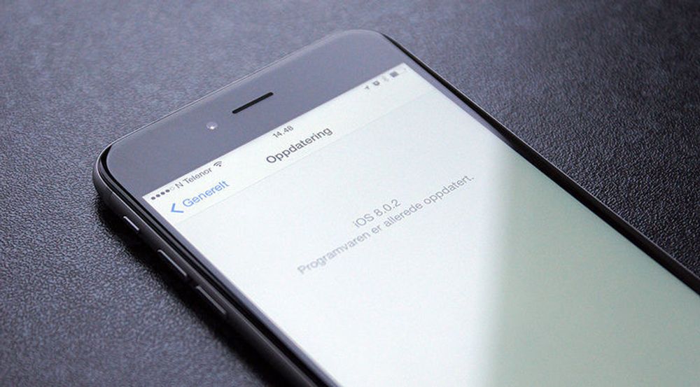 iPhone 6 selger knallbra, men det ser ut til at mange venter med å oppdatere eldre enheter til iOS 8.