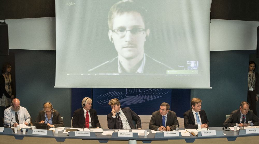 Edward Snowden (31) er beæret over å bli nominert til fredprisen, men mener det er lite trolig at han vinner. NB! Bildet er fra en annen anledning, da den amerikanske varsleren snakket til Europaparlamentet i Strasbourg over videolink i våres.