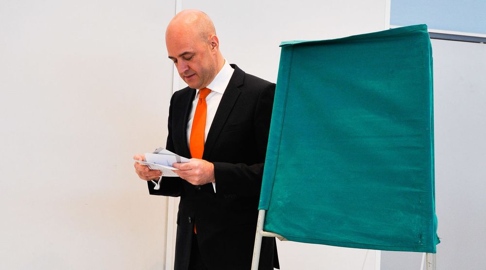 KNUST: Sveriges avtroppende statsminister Fredrik Reinfeldt da han leverte sin stemme i forrige måned. Etter å ha tapt valget og regjeringsmakten skal nå IKT-utstyret til nærmere 200 personer ødelegges.
