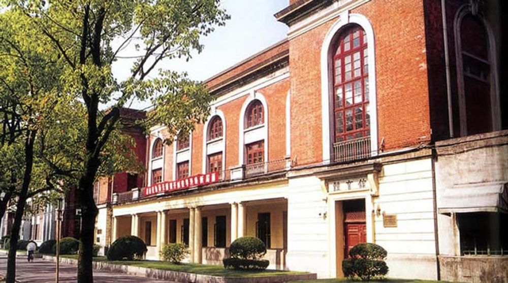 Shanghai Jiaotong ble etablert i 1896 og har stor internasjonal prestisje.