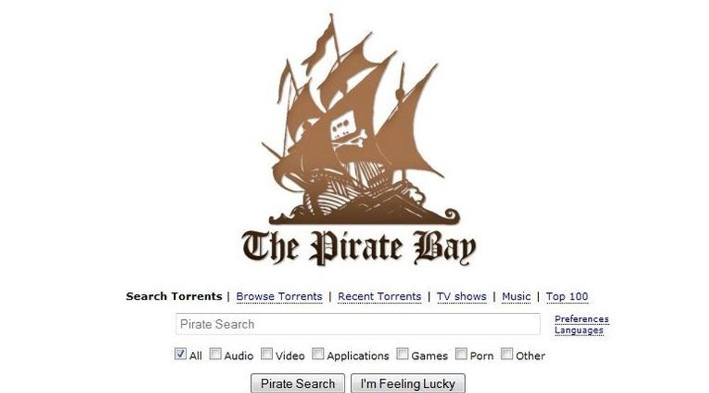 Det er mørke skyer over Pirate Bay. Nå rasler rettighetshaverne med nykvessede juridiske sabler. 