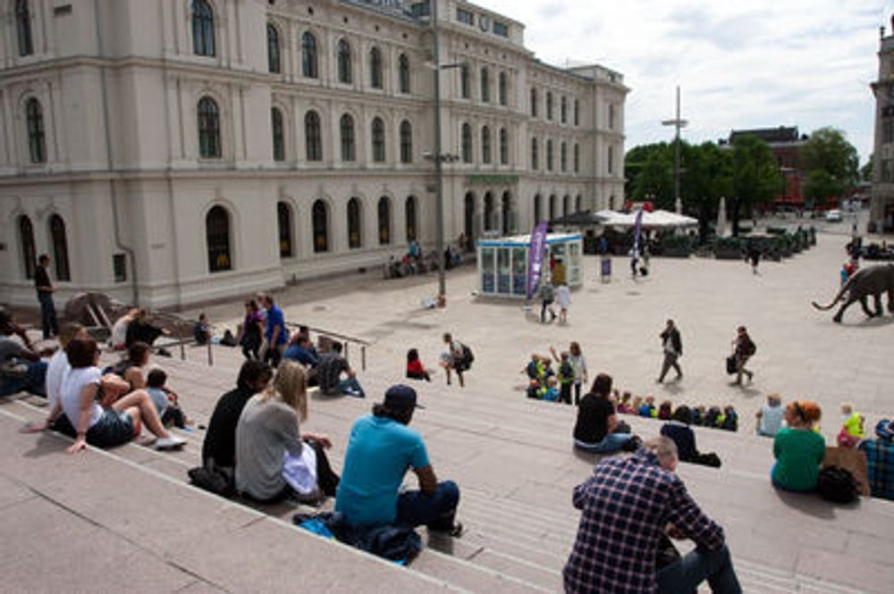 Det manglet ikke med folk, men publikum så ut til å foretrekke å slappe av i Oslo-varmen.