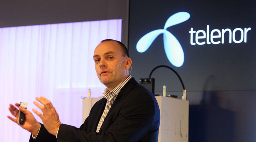 Telenor Norges sjef for bedriftsmarkedet, Bjørn Ivar Moen, varsler en ny strategi for å få rullet ut fiber til norske bedrifter. Er det et minimum av kundegrunnlag så vil Telenor bygge ut. Og det haster: Innen 2017 håper Telenor å kunne skru av kobbernettet. 