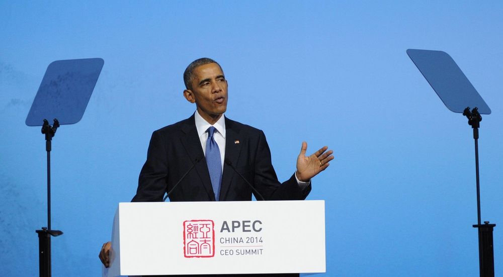 ALLE DATAPAKKER LIKE: President Barack Obama, her under et møte i Samarbeidsorganisasjonen for Asia og Stillehavsregionen (APEC) mandag, ønsker et internett uten «forkjørsrett».