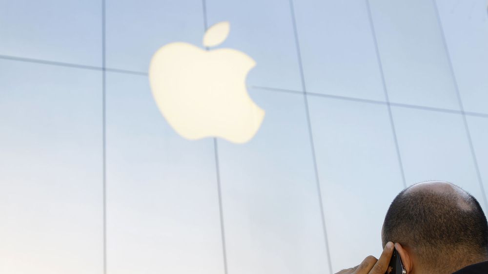 Apple ønsker å komme seg tettere innpå bedriftsmarkedet, skriver Reuters.