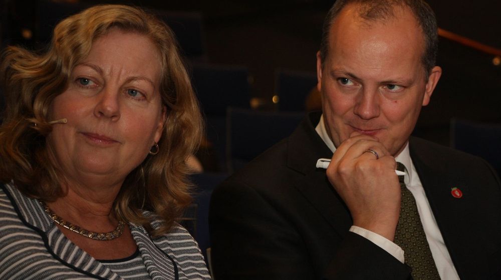 Telenordirektør Berit Svendsen får gehør fra statsråd Ketil Solvik-Olsen for sine behov for lavere utbyggingskostnader.