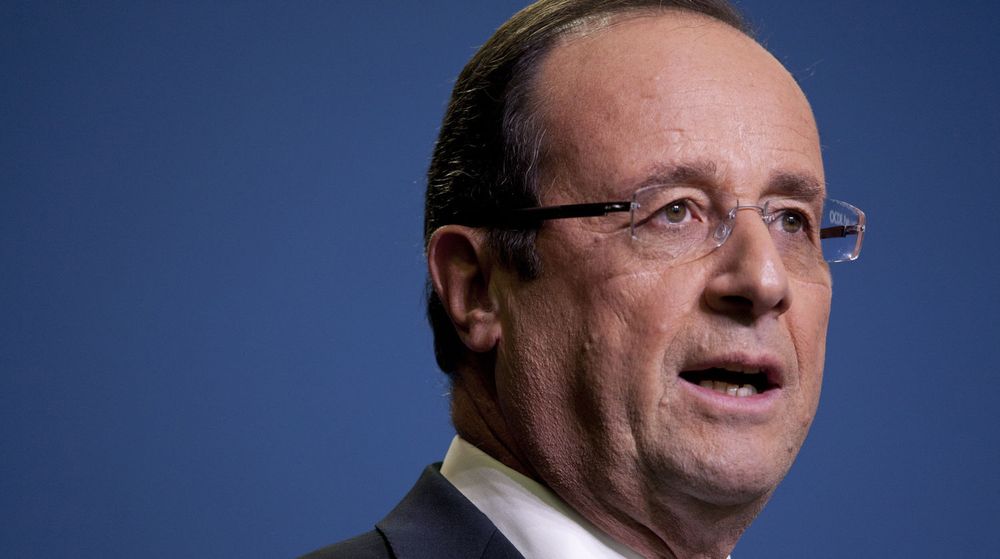 Den franske presidenten, Francois Hollande, vil i løpet av sommeren ta stilling til om franske forbrukere må betale en ekstra kulturskatt på slg av smarttelefoner og nettbrett. 