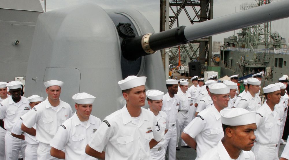 Sjømenn i den amerikanske marinen får tilgang til en spesielt utformet ebok-leser lastet med 300 titler.
