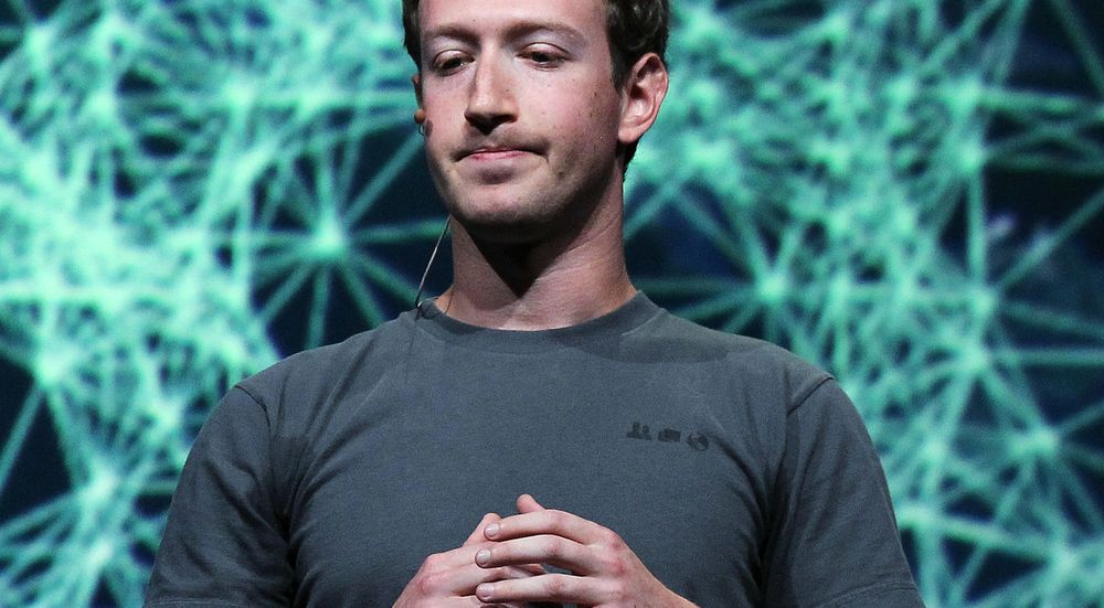 Vi antar at Mark Zuckerberg gjør mer enn å folde hender for å få i gang aktiviteten på Facebook igjen.