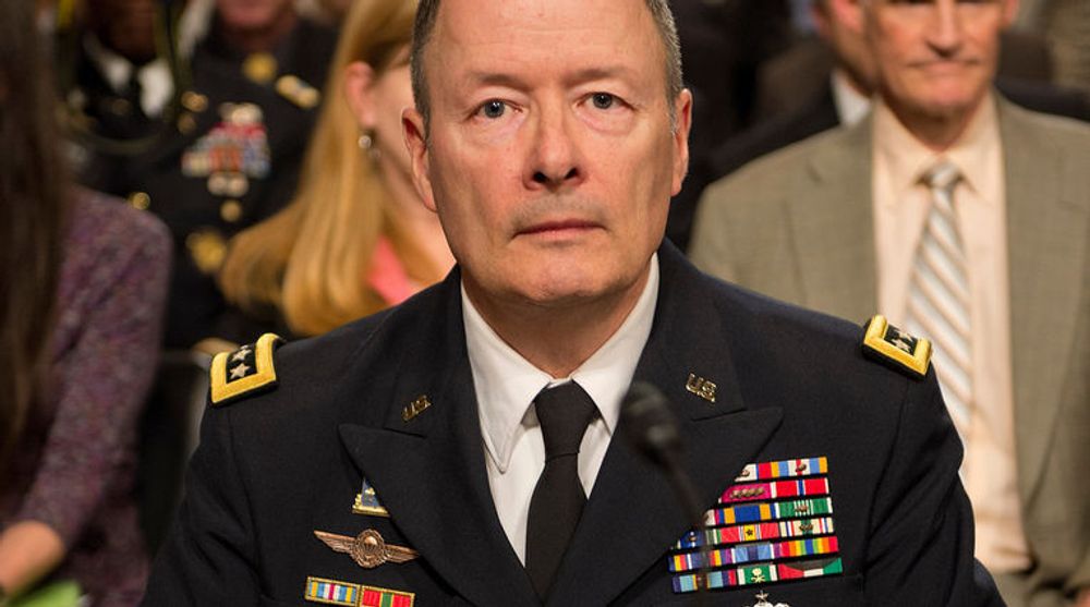 FERDIG: General Keith Alexander ventes å trekke seg som direktør for USAs e-tjeneste National Security Agency (NSA), etter avsløringene om omfattende og kontroversiell overvåkning også av amerikanske innbyggere. Det kan gi president Barack Obama en sjanse til å gjøre endringer i hysj-tjenesten.