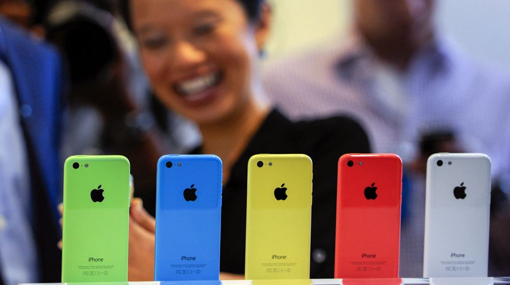 Ifølge Reuters sine amerikanske mobilkilder har etterspørselen etter iPhone 5C vært heller laber. Fredag vil salget starte av denne og toppmodellen, iPhone 5S, i det amerikanske markedet.