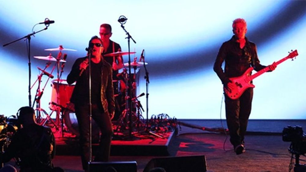 U2 og Apple vil tydeligvis gjøre musikkutgivelser attraktive å betale for.