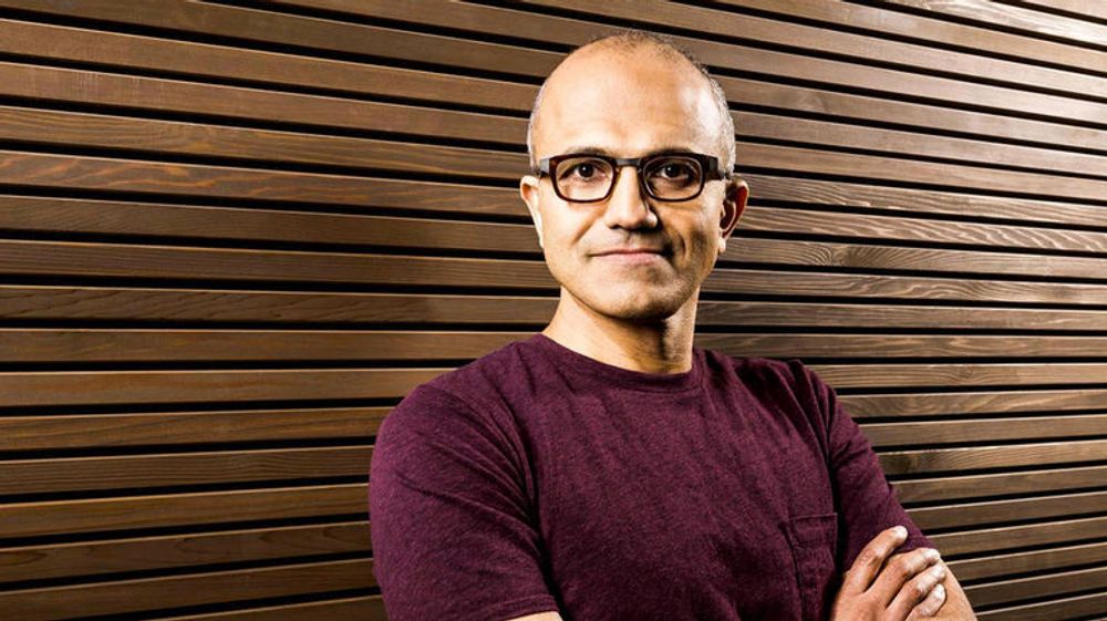 Satya Nadella tar over roret etter Steve Ballmer og blir Microsoft tredje toppsjef. 