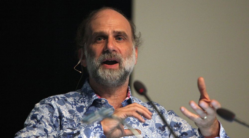 IT-sikkerhetseksperten Bruce Schneier, her avbildet under Congress on Privacy & Surveillance (CoPS213) ved École Polytechnique Fédérale de Lausanne.