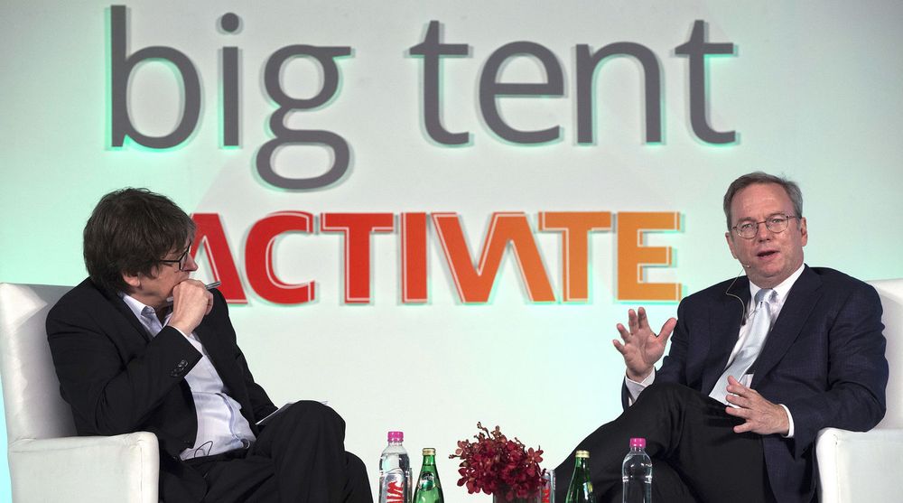 Googles styreformann, Eric Schmidt, ble intervjuet på scene av sjefredaktør Alan Rusbridger under Big Tent Activate Summit 2013 i New Dehli denne uken.