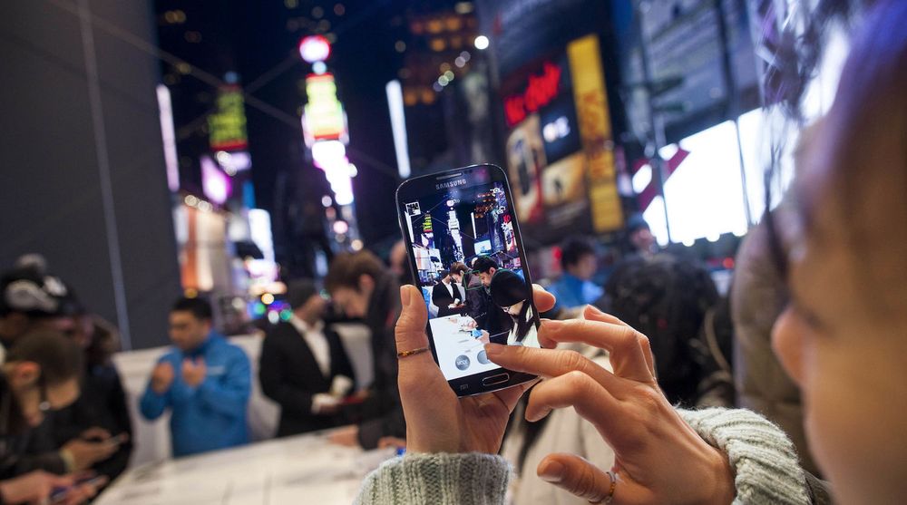 Samsung lanserte i natt sitt nye flaggskip, Galaxy S 4, under en stor tilstelning ved Times Square i New York. Men vil telefonen være spekket med så mye nytt at forbrukerne vil stille seg i kø?