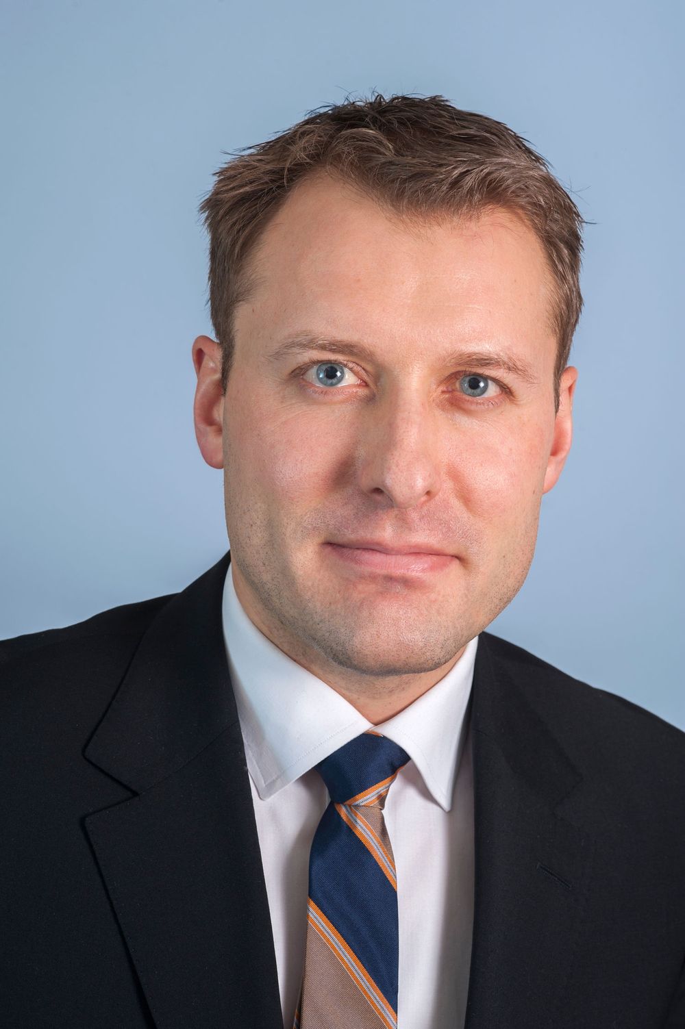 Severin Roald går fra stillingen som informasjonssjef i Aker Solutions til å bli kommunikasjonsdirektør i Netcom/TeliaSonera Norge.