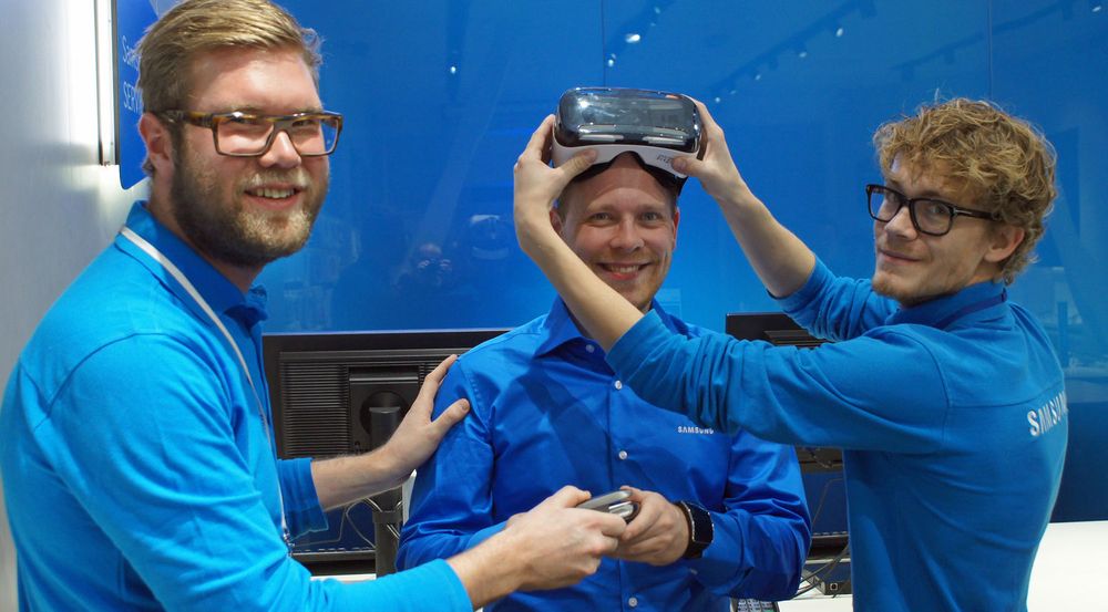 VR-brillene vil ikke selges i Norge, så det er hyggelig at Samsung lar alle prøve.