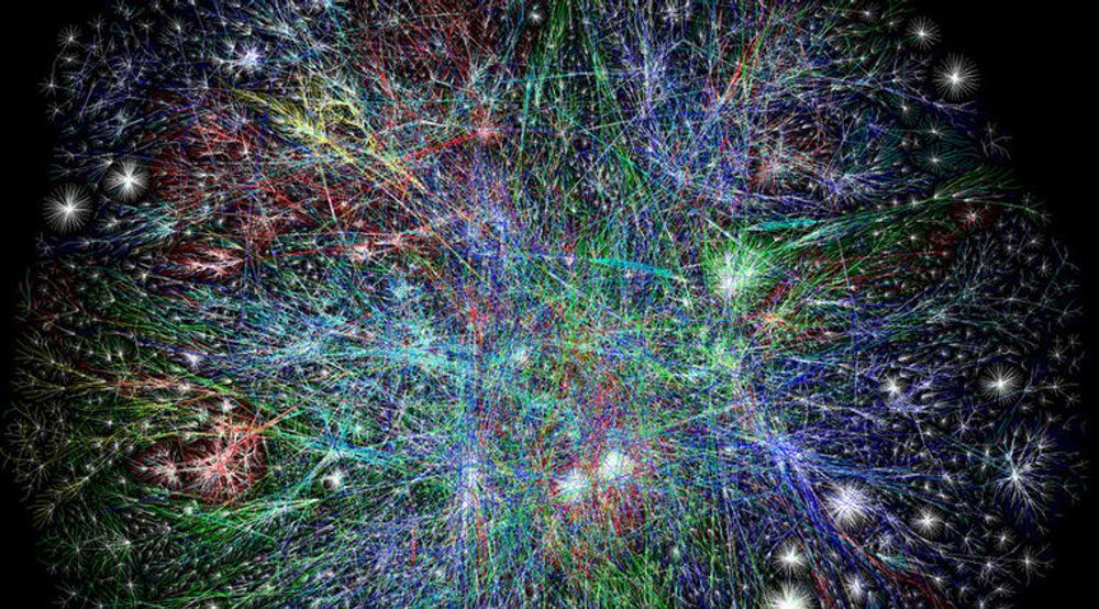 Internett kan være et vakkert skue. Her fra en visualisering av mange millioner noder fra 2003.