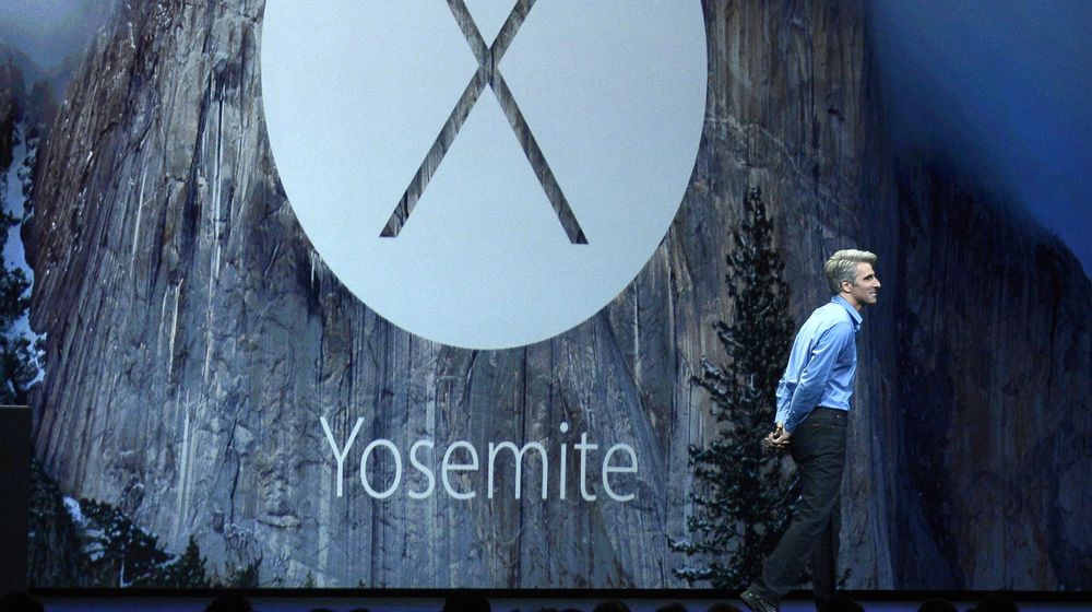 Apples direktør for programvareutvikling Craig Federighi under avdukingen av OS X Yosemite forrige måned. Operativsystemet blir lansert til høsten.