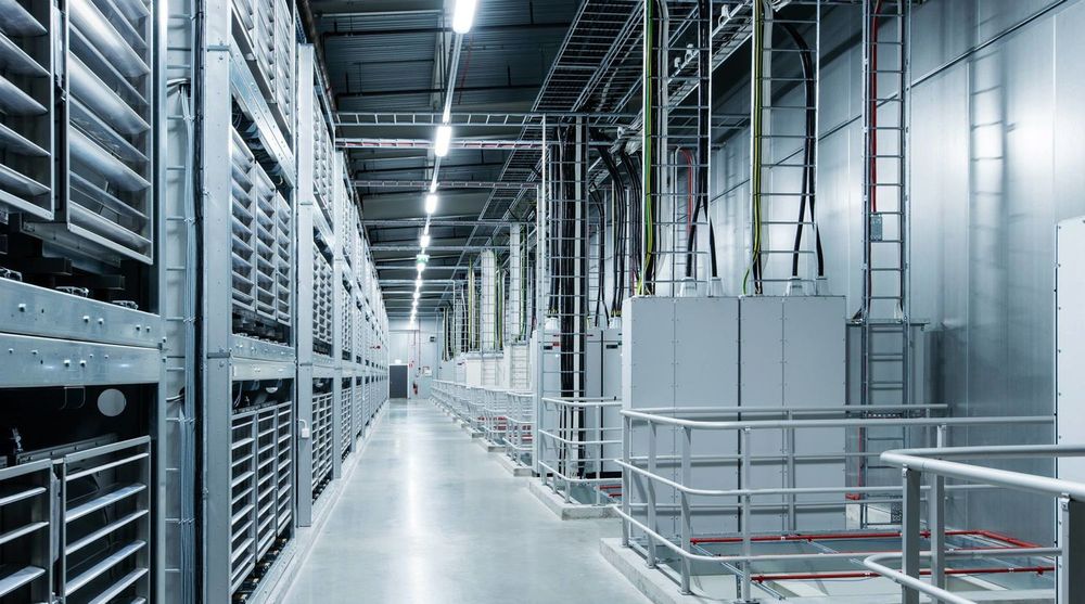 Servere designet av kunden utgjør et marked i kraftig vekst. Bildet viser datahallen til Facebook i Luleå, som åpnet i juni i år.