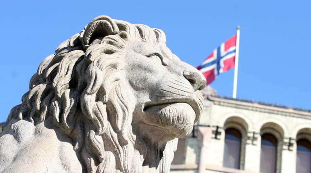 Det blir glissent i rommet når Digital Agenda skal på åpen høring i Stortinget. Men komitelederen på tinget er godt fornøyd.