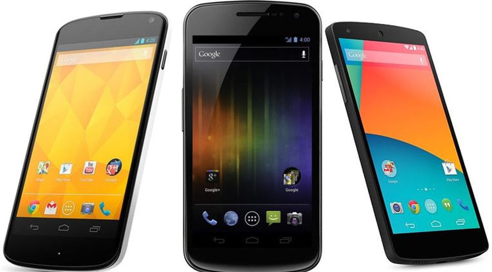 Galaxy Nexus, flankert av Nexus 5 (tv) og Nexus 4.