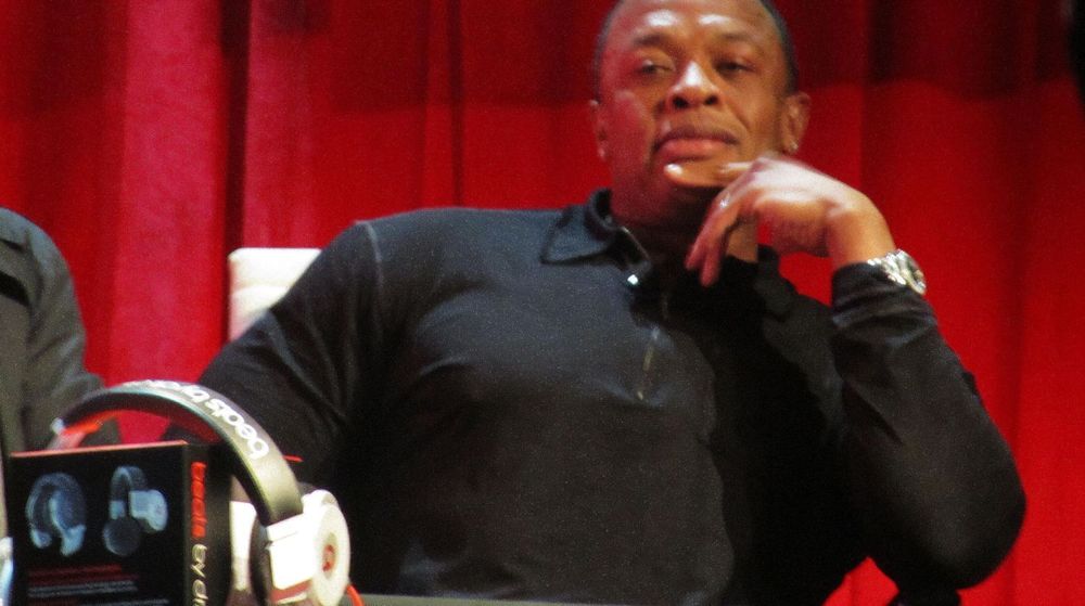 Hiphop-legenden Dr. Dre (bildet) får nå en toppstilling i Apple etter at de kjøper Beats for cirka 3 milliarder dollar.