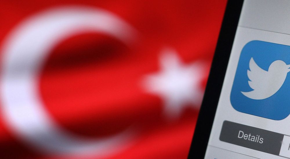 Tyrkias blokkering av Twitter setter landets ønske om EU-medlemskap på en hard prøve. - Jeg bryr meg ikke, tordner den tyrkiske statsministeren.