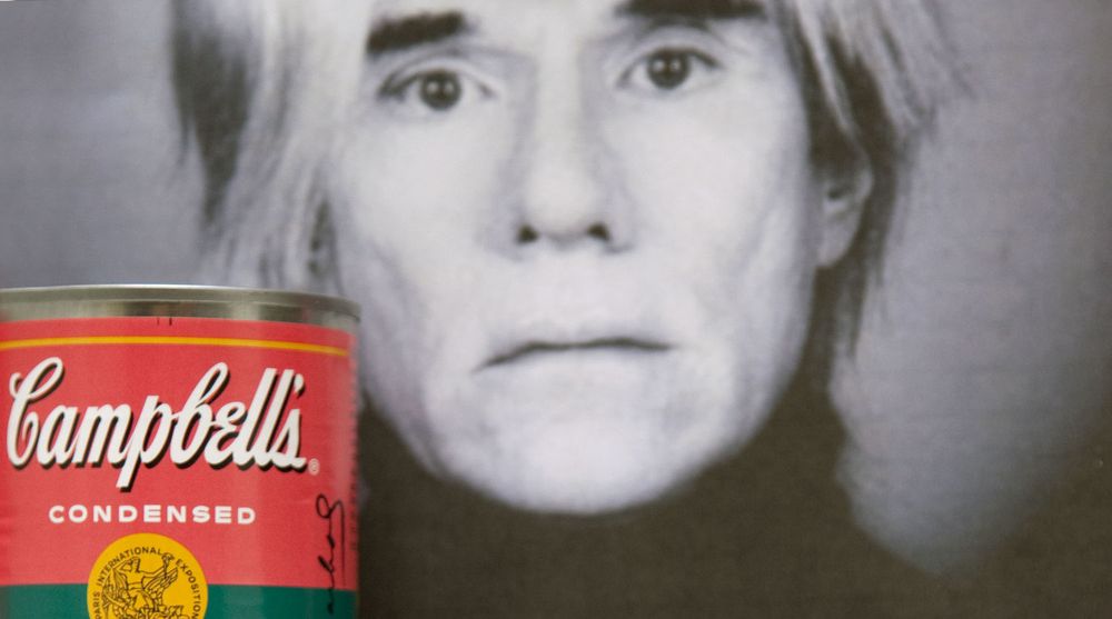 Andy Warhol ble kjent for sin kunst inspirert av alminnelige gjenstander, som supperbokser fra Campbell's.
