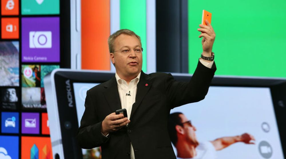 Tidligere Nokia-sjef Stephen Elop ble i februar utnevnt til sjef for Microsoft Devices Group, som høyst sannsynlig vil ha ansvaret for det nye mobildatterselskapet. Her viser Elop fram nye Lumia-telefoner under Build 2014-konferansen.