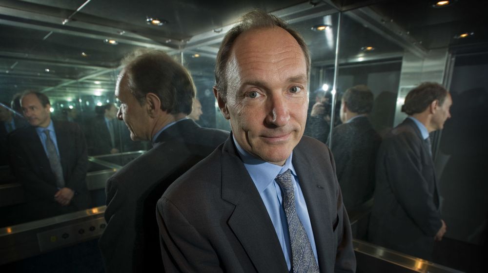 Web-oppfinner Tim Berners-Lee får kritikk for å ha tatt en beslutning som sannynliggjør innlemmelsen av kopilås i kommende HTML-standard.