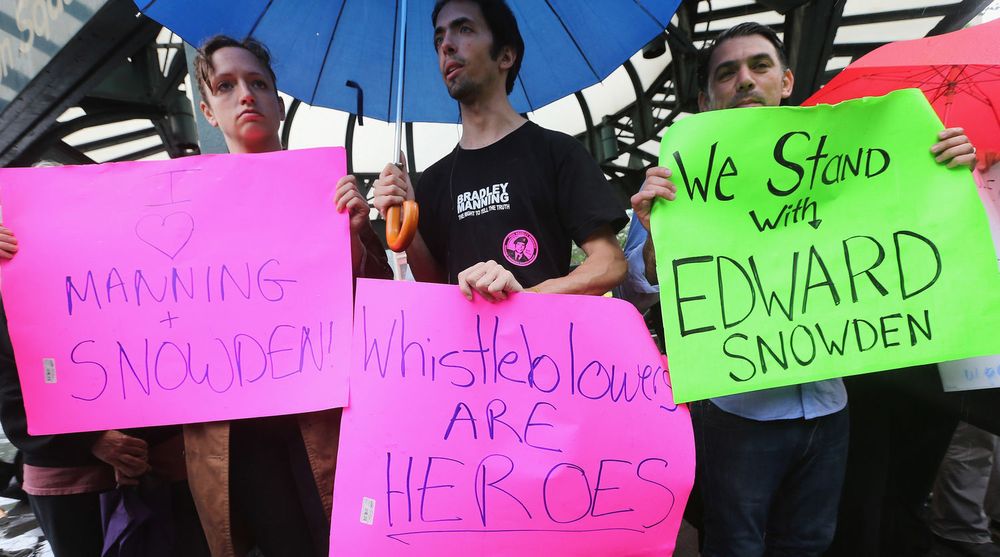 I Union Square på Manhatten i New York var det mandag ettermiddag en liten demonstrasjon til støtte for Edward Snowden, mannen som lekket opplysningene om PRISM til The Guardian og Washington Post.
