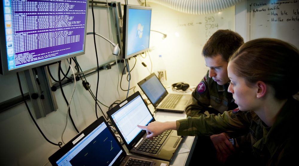 Situasjonsbilde fra Norges Cyberforsvar. «Kyberkrig»  blir et for enkelt begrep, skriver Arild Haraldsen.