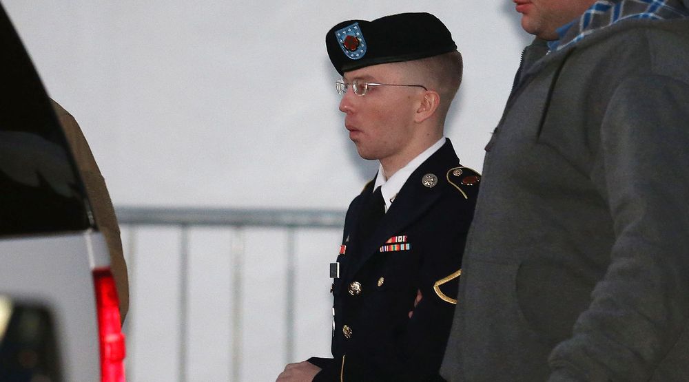 Bradley E. Manning er utpekt som hovedkilden til Wikileaks. Mandag starter rettsaken mot mannen som er beskyldt for å ha lekket hundretusenvis av amerikanske ambassade-meldinger og logger fra USAs krigføring i Irak og Afganistan.