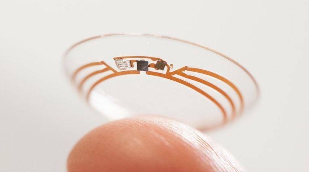 Med kontaktlinser som dette skal diabetikere i framtiden kunne kontinuerlig måle glukosenivået i tårevæsken i stedet for å bruke blodsukkermålere.
