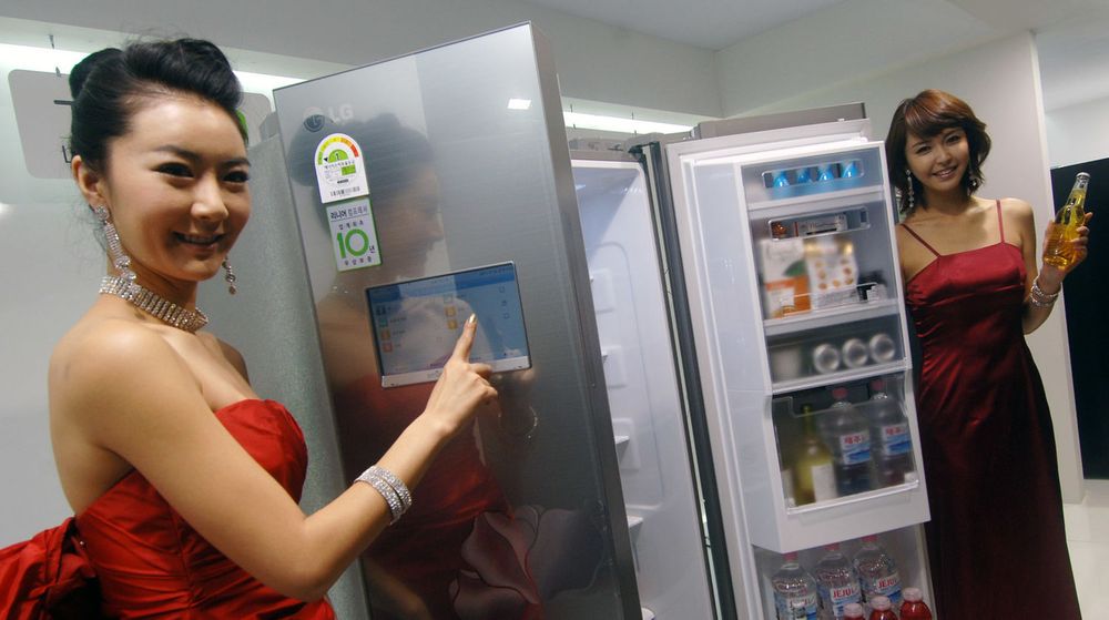 Minst ett smartkjøleskap skal ha blitt gjort til en zombie i botnettet Proofpoint har oppdaget. Kjøleskapet på illustrasjonsbildet ble vist fram av LG i 2011 og har sannsynligvis ingenting med botnettet å gjøre.
