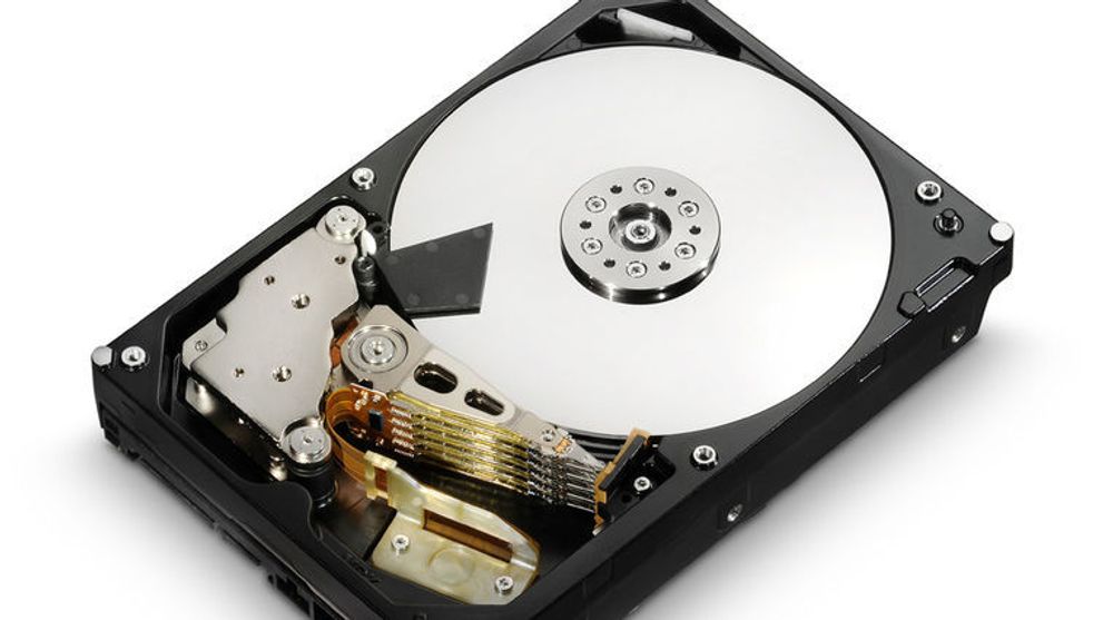 Bildet viser en HGST Megascale 4000-harddisk, en av modellene som gjør det godt i undersøkelsen til Backblaze, men som er såpass fersk hos selskapet at det kanskje er litt tidlig å si noe bastant om påliteligheten. 