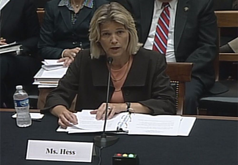 Q: Amy Hess på en Kongress-høring om FBIs bruk av DNA-teknologi i sommer.