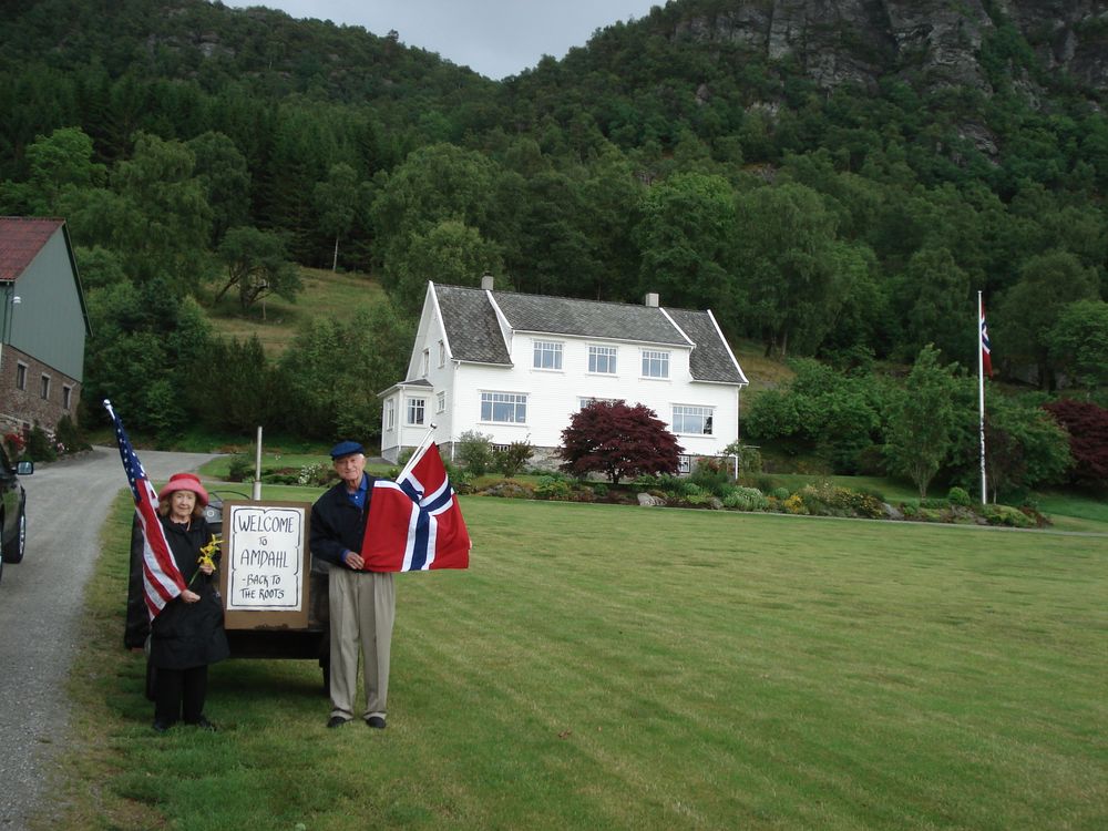Norgesvenn: Gene og Marian Amdahl under sitt besøk på slektsgården Amdahl i Tysvær kommune i 2008.