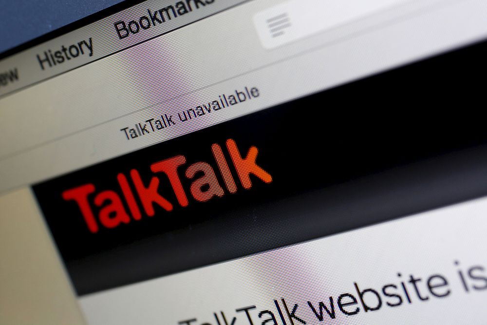 En 15-åring er pågrepet og mistenkt for å ha hacket seg inn på teleselskapet TalkTalks nettsted.