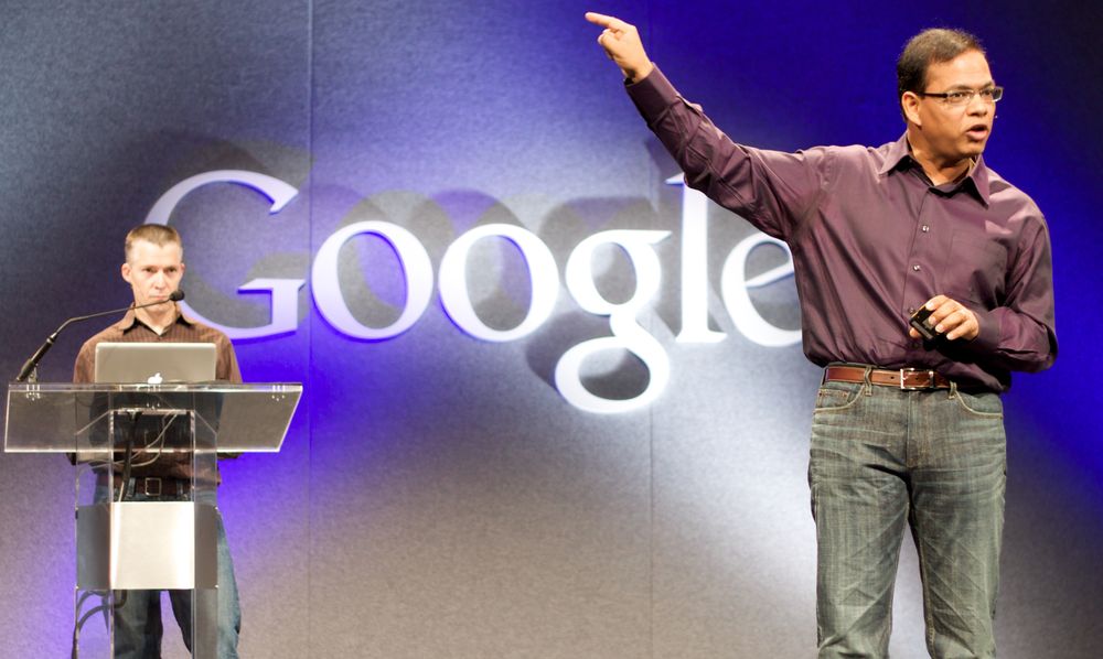 Amit Singhal ble ansatt av Google mens selskapet fortsatt var et relativt lite oppstartsselskap. Her under et foredrag i 2009.