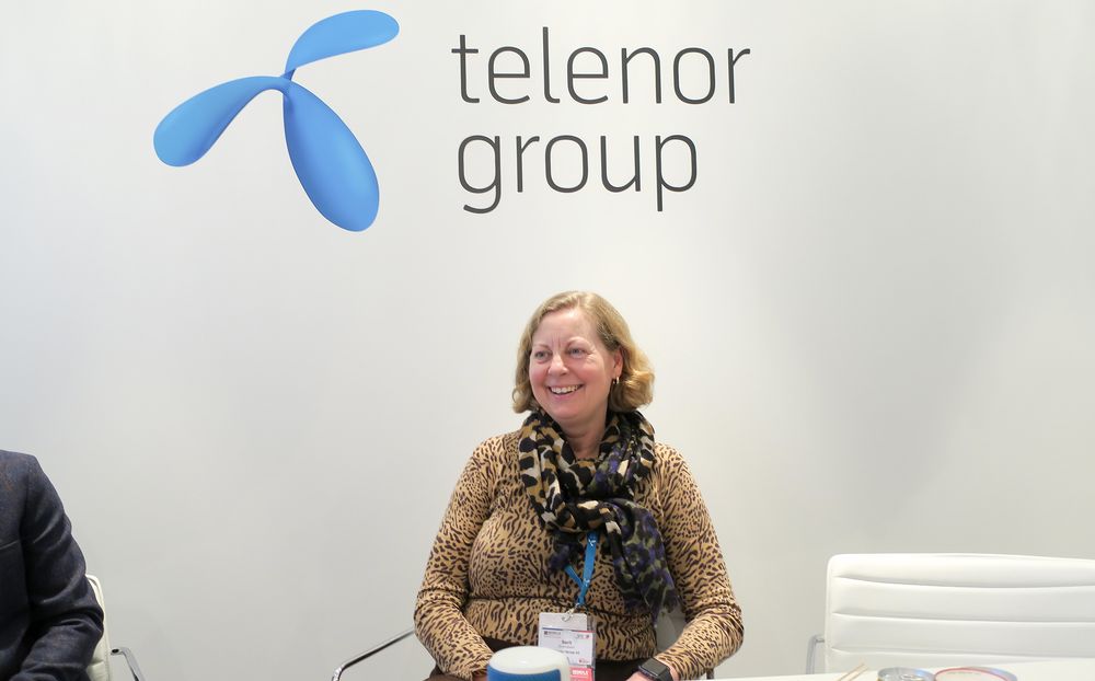 En god dag på jobben: Adm. direktør i Telenor Norge, Berit Svendsen, har mange nyheter til de norske mobilkundene fremover. Ikke minst for de som sliter med dekningen innendørs.