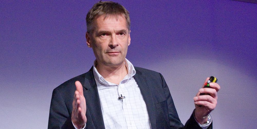 Telia Norge-sjef Abraham Foss er fornøyd med at synergieffekter etter Tele2-kjøpet på én milliard kroner per år allerede er gjennomført, nesten ett år før planlagt.