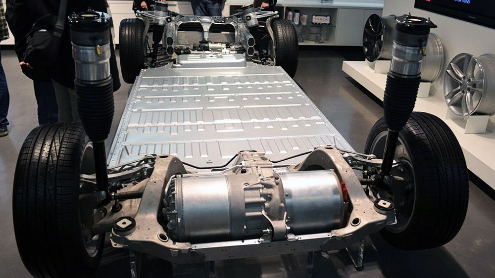 Bildet viser batteripakken til en Tesla Model S.