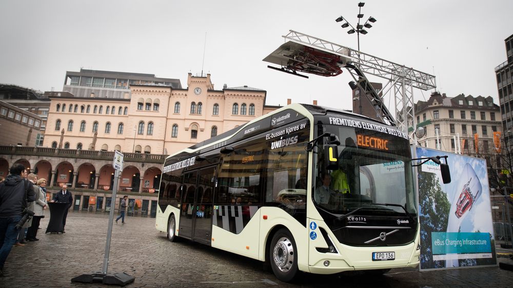 Pantograf: Elbussene fra Volvo bruker en hurtiglader i form av en nedsenkbar pantograf. .