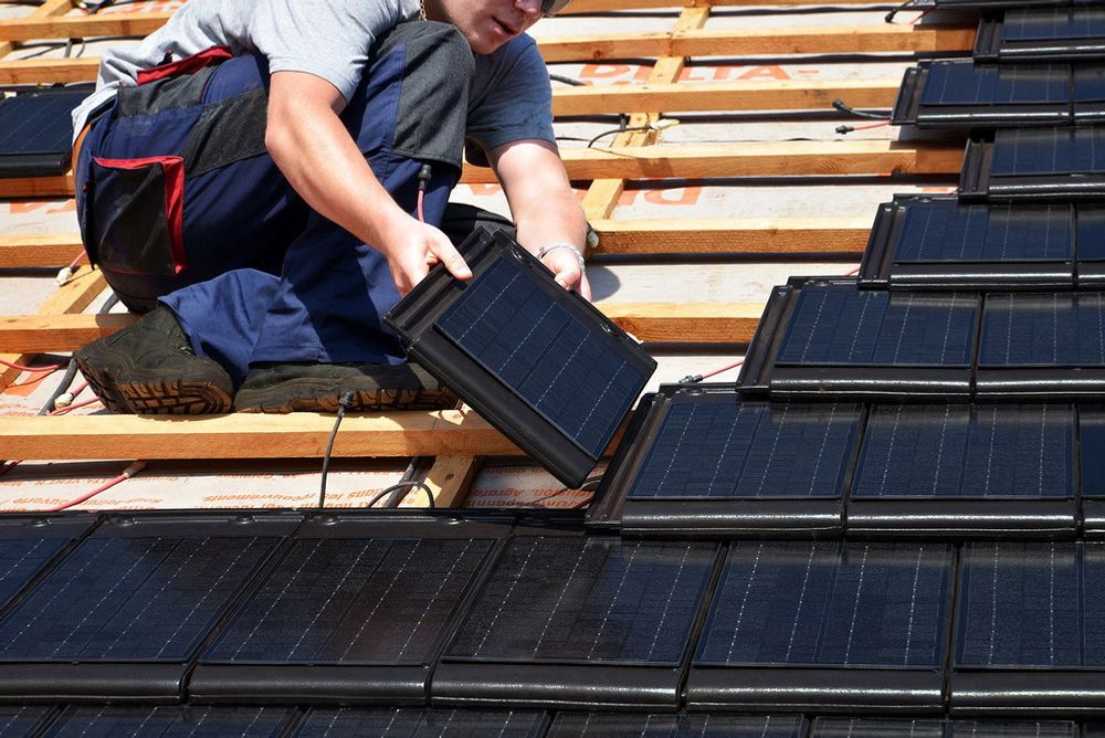 Kun 76 boliger fikk støtte fra Enova til elproduksjon i fjor. Det aller meste var solkraft.