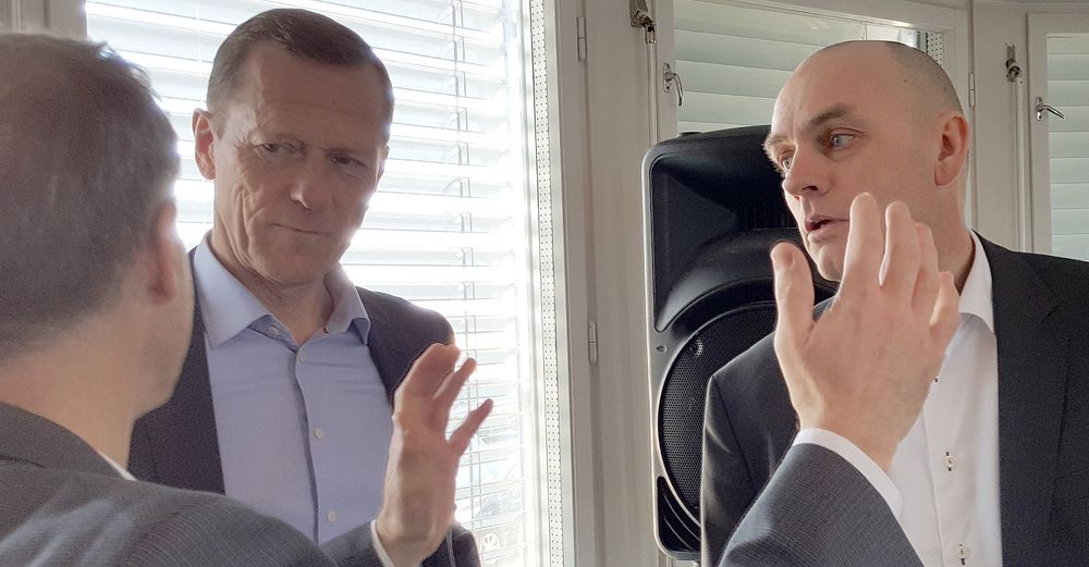 Lederen for Telenor bedrift, Ove Fredheim, og lederen for Telenors mobilvirksomhet, Bjørn Ivar Moen, presenterte nye abonnementer med mer fart, større datapakker og fri bruk i EU- og EØS-området.