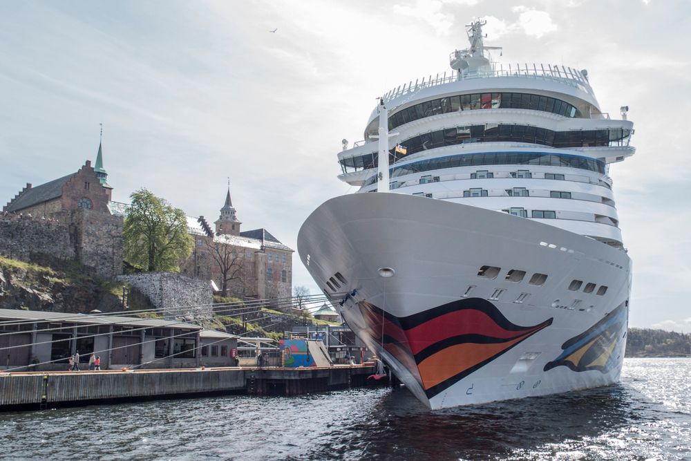 Cruiseskipet Aidamar ruver ved siden av Akershus festning i Oslo Kristi himmelfartsdag. I mai starter cruisesesongen for alvor i hovedstaden.