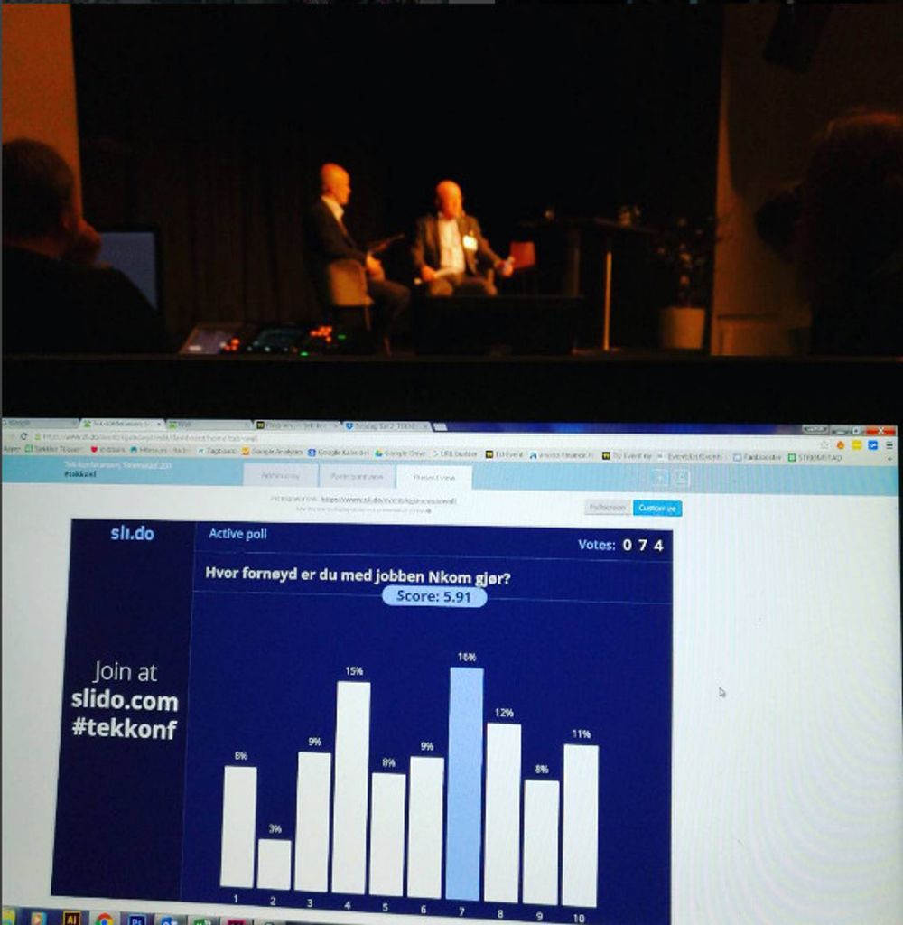 Det drysset stjerner over Nkom under utspørringen av Torstein Olsen på Tek-konferansen. I bakgrunnen skimtes samtalen på scenen, foran ser vi en datamaskin som holder kontroll på salens tilbakemeldinger.